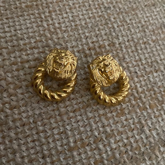 Vintage Lion Heads Belt Buckle and Earrings - Picture 3 of 4